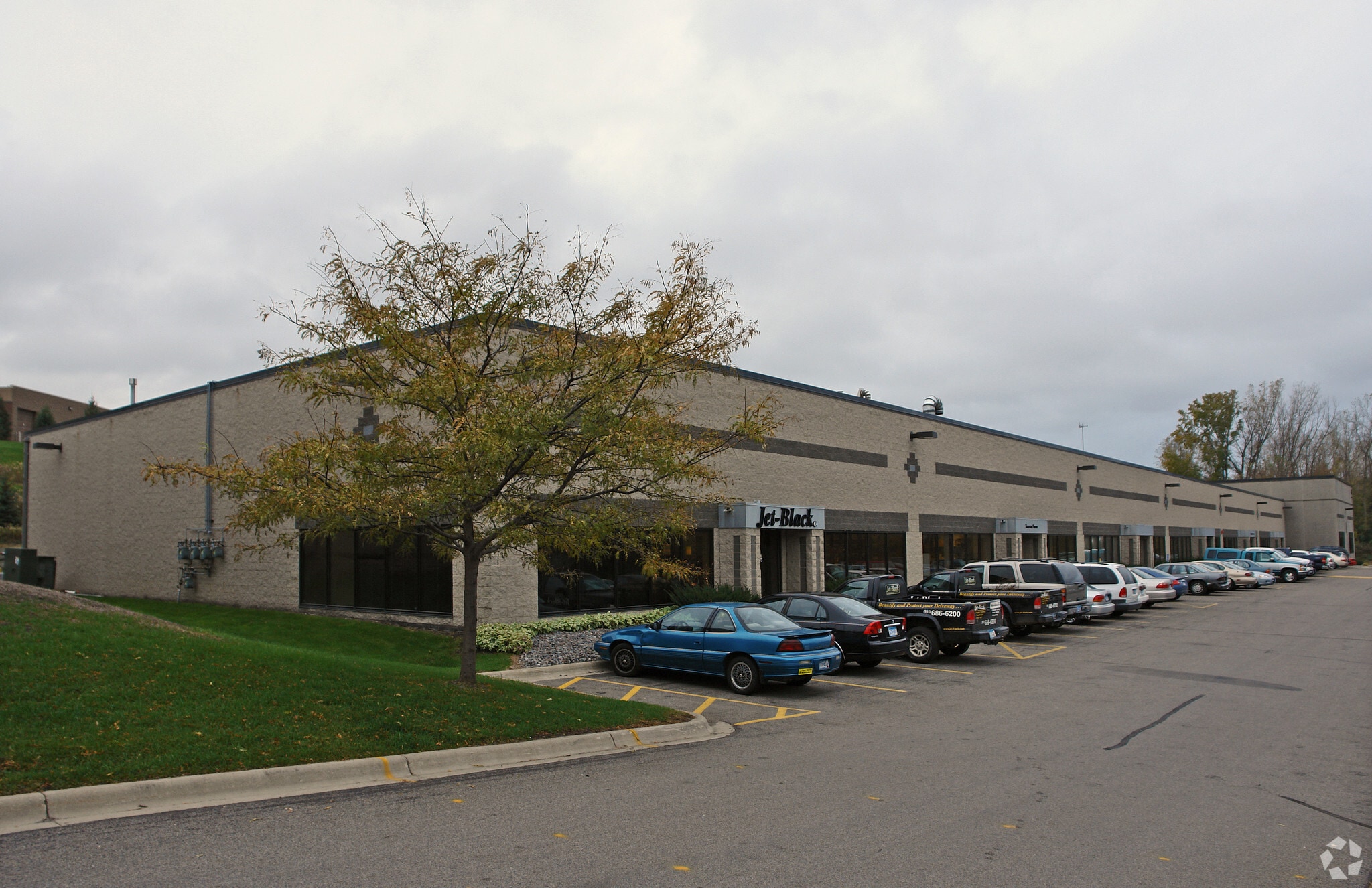 25 Cliff Rd W, Burnsville, MN for lease Primary Photo- Image 1 of 5