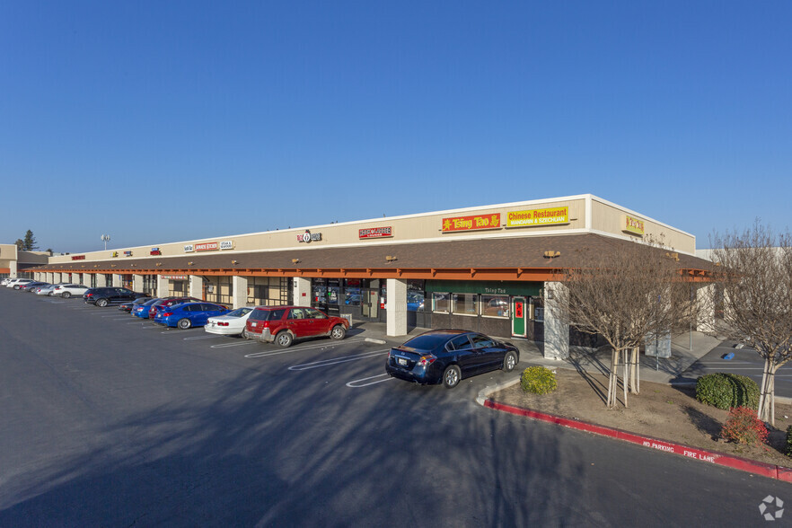 701-781 W Shaw Ave, Clovis, CA for lease - Building Photo - Image 1 of 4