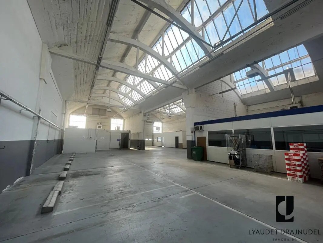 Flex in Roanne for lease Interior Photo- Image 1 of 5