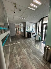2/4 Place Laurent D'Arvieux, Marseille for lease Interior Photo- Image 2 of 2