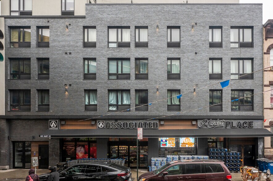 605 Hart St, Brooklyn, NY for sale - Primary Photo - Image 1 of 1