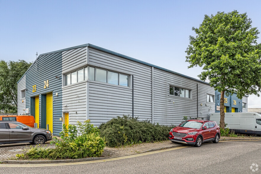 Alder Close, Erith for lease - Building Photo - Image 1 of 3