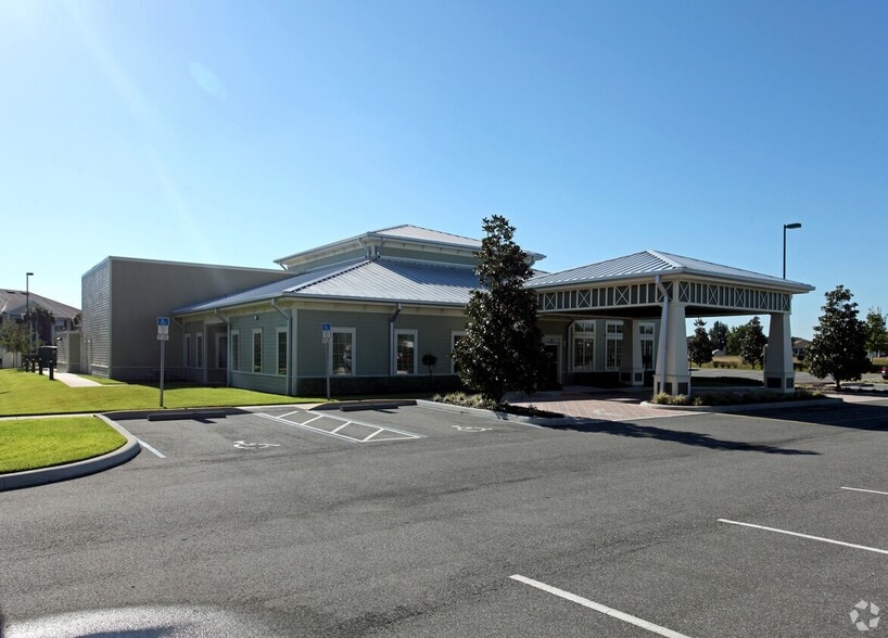 3710 Lake Center Dr, Mount Dora, FL for lease - Building Photo - Image 2 of 6