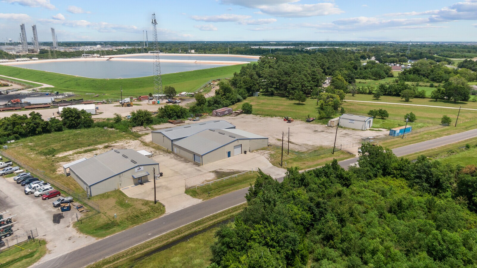 10607B Langston Dr, Mont Belvieu, TX 77523