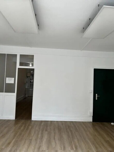 Retail in Paris for lease - Building Photo - Image 2 of 6