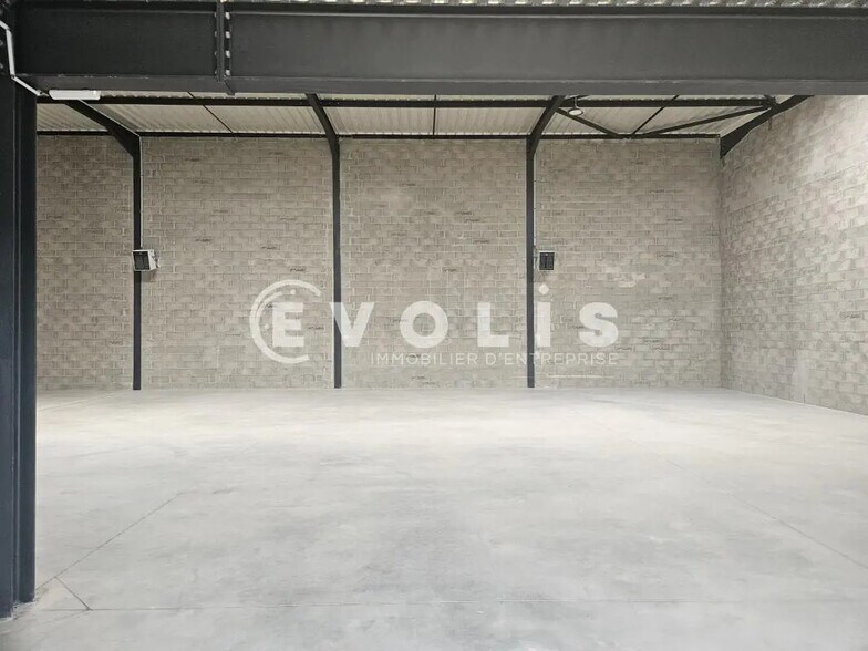 8 Rue Panhard Et Levassor, Marolles-en-Hurepoix for sale - Interior Photo - Image 3 of 10