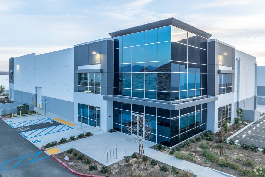 20th St. & Caterpillar Ct, Jurupa Valley, CA for lease - Building Photo - Image 3 of 6