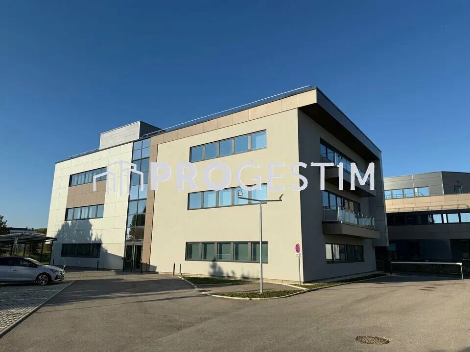 Office in Fontaine-lès-Dijon for lease Building Photo- Image 1 of 12