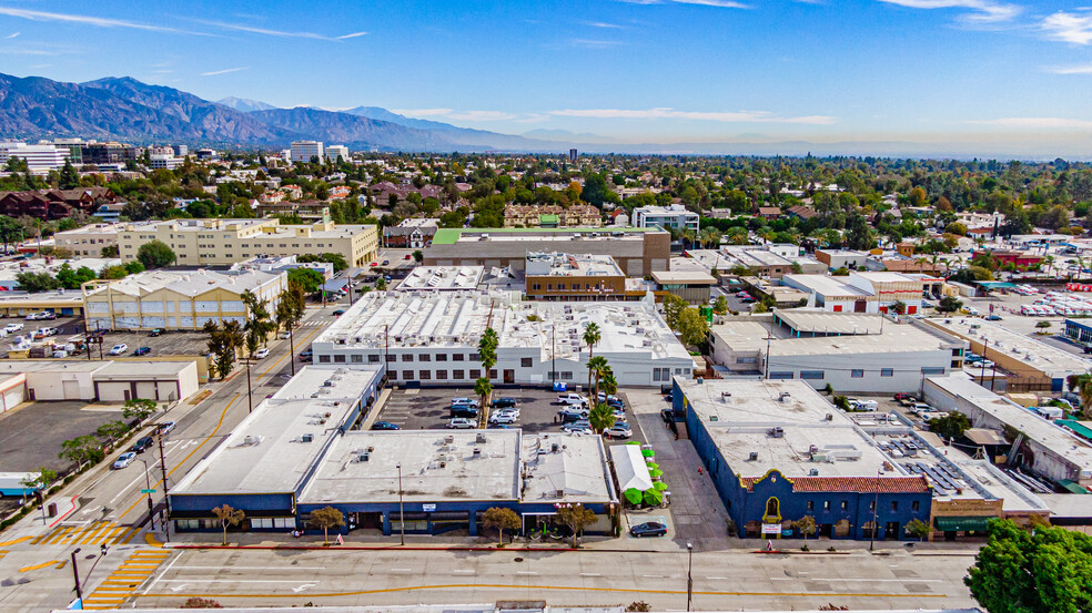 442 S Fair Oaks Ave, Pasadena, CA for lease - Building Photo - Image 1 of 15