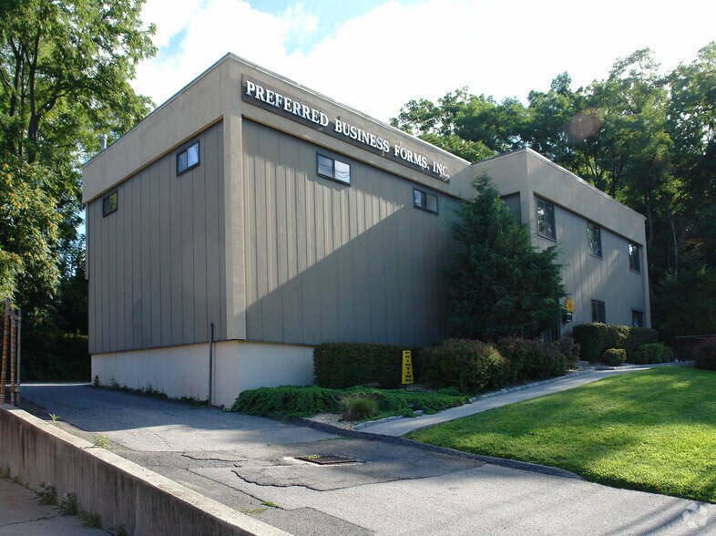 635 Old White Plains Rd, Tarrytown, NY 10591