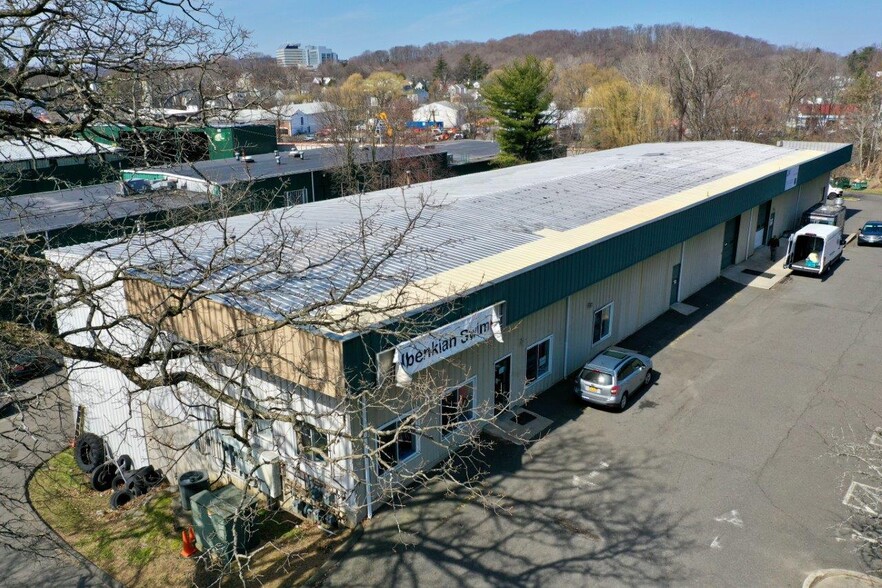 16 Beaver Brook Rd, Danbury, CT for lease - Building Photo - Image 2 of 7