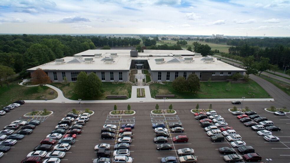 1901 Romence Road Pky, Portage, MI for lease - Building Photo - Image 1 of 14