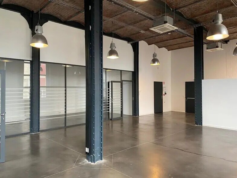 Office in Roubaix for lease - Interior Photo - Image 1 of 7