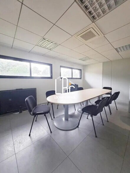 13 Rue De L'Artisanat, Remouillé for sale - Interior Photo - Image 2 of 5