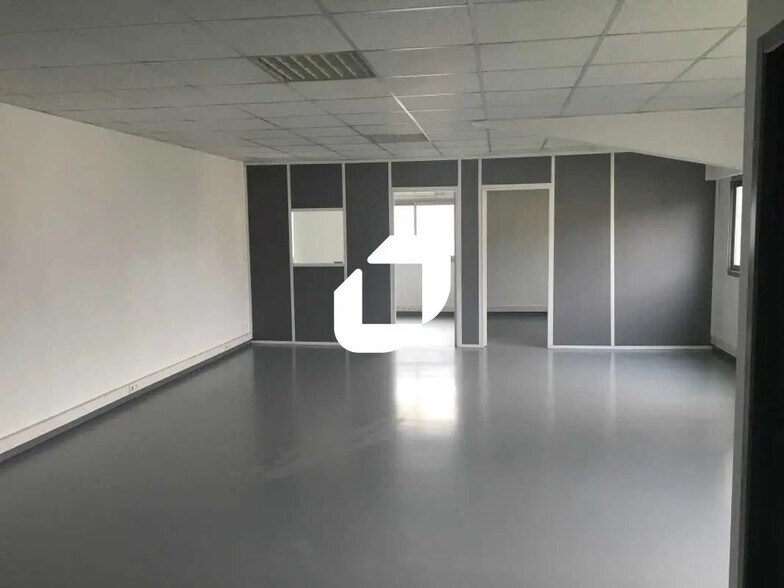 Office in Mérignac for lease - Interior Photo - Image 2 of 15