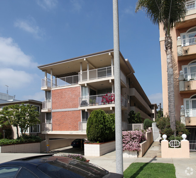 11927 Gorham Ave, Los Angeles, CA for sale - Primary Photo - Image 2 of 16