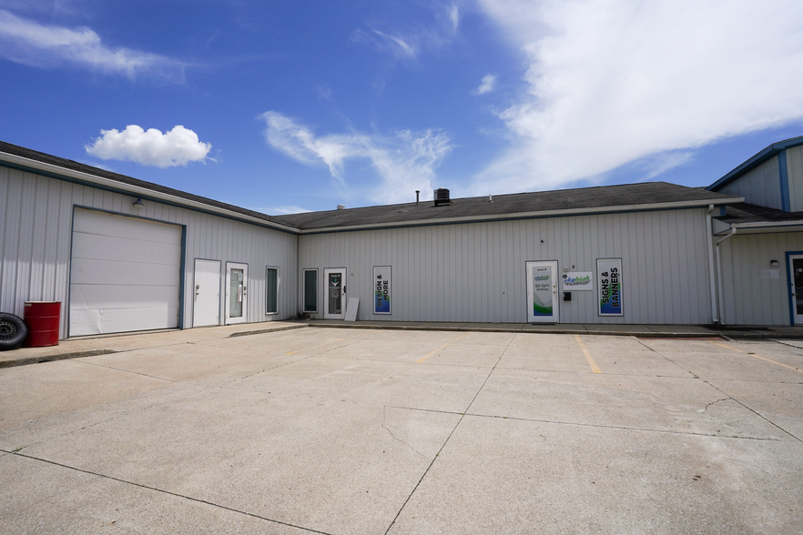 7616 DiSalle Blvd, Fort Wayne, IN for lease - Building Photo - Image 3 of 6