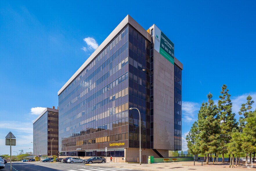 Carrer de Fructuós Gelabert, 6, Sant Joan Despí, Barcelona for lease - Building Photo - Image 2 of 9