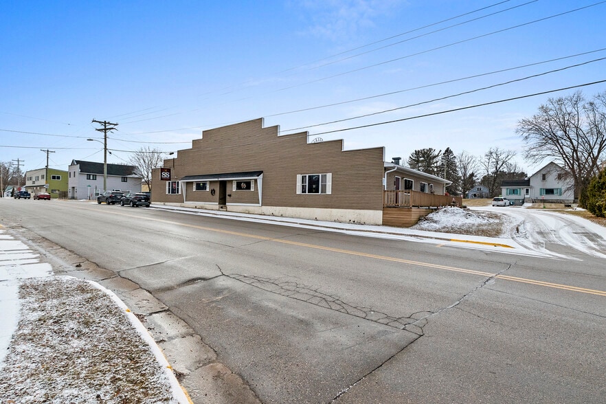 211 N Maple Ave, Oconto Falls, WI for sale - Building Photo - Image 3 of 36