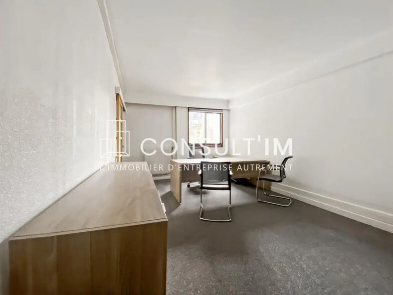 Office in Paris for lease - Building Photo - Image 3 of 6