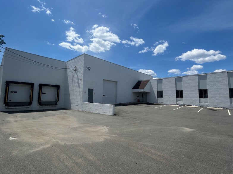 662 Dell Rd, Carlstadt, NJ for lease - Building Photo - Image 1 of 5