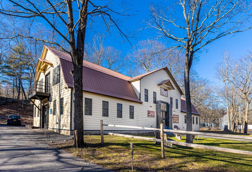 400 Game Farm Rd, Catskill, NY for sale - Primary Photo - Image 1 of 1