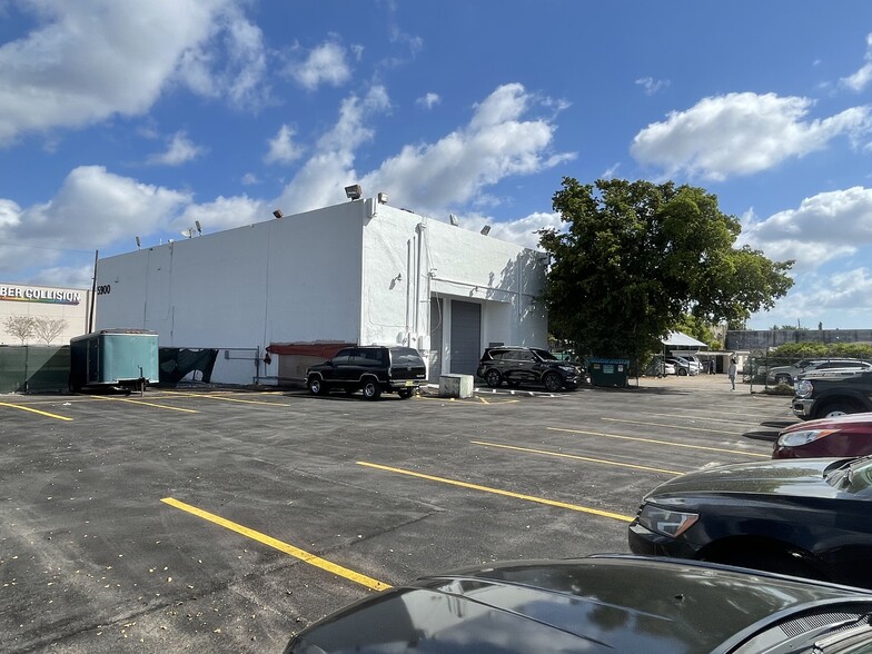 5900-5904 Dewey St, Hollywood, FL for lease - Building Photo - Image 3 of 8