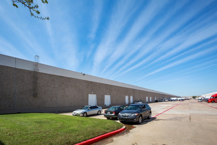 2130-2160 French Settlement Rd, Dallas, TX for lease - Building Photo - Image 2 of 5