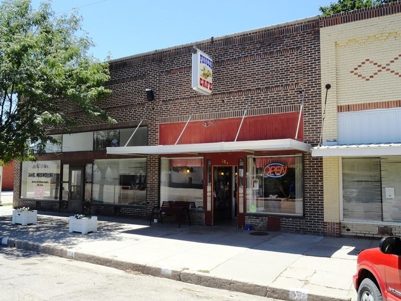 104 N Main St, Palisade, NE for sale - Primary Photo - Image 1 of 1