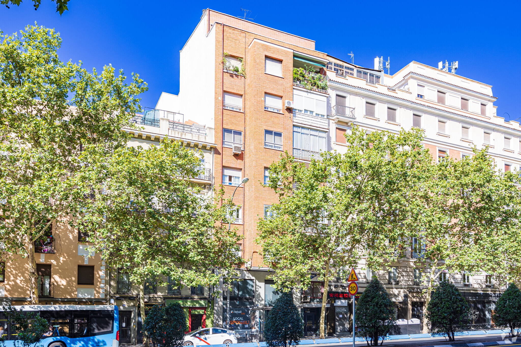 Calle De Francisco Silvela, 53, Madrid, Madrid for lease Building Photo- Image 1 of 2