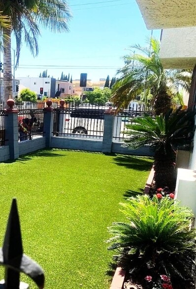 5661 Lexington Ave, Los Angeles, CA for sale - Building Photo - Image 2 of 7