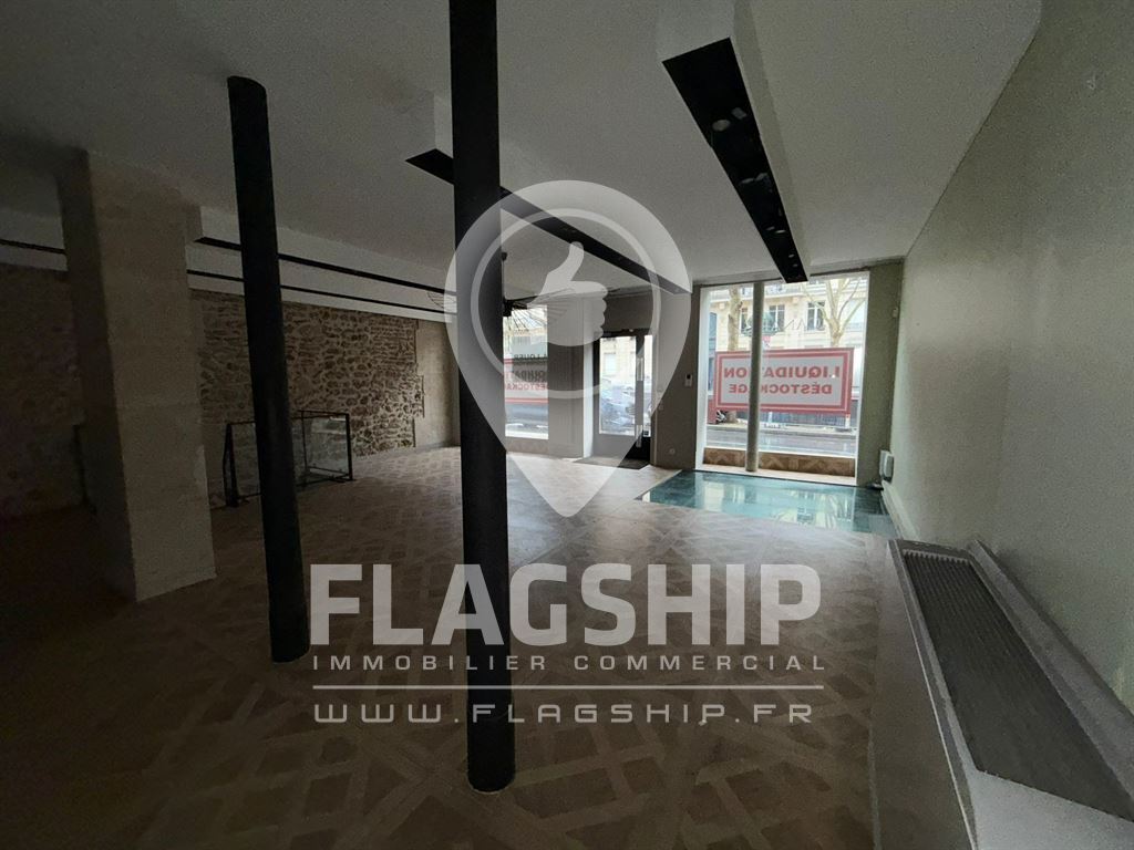 Retail in Paris for lease Interior Photo- Image 1 of 8