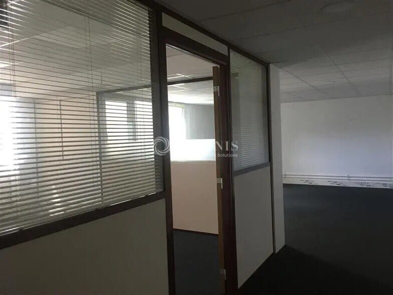 Office in Massy for lease - Interior Photo - Image 2 of 5