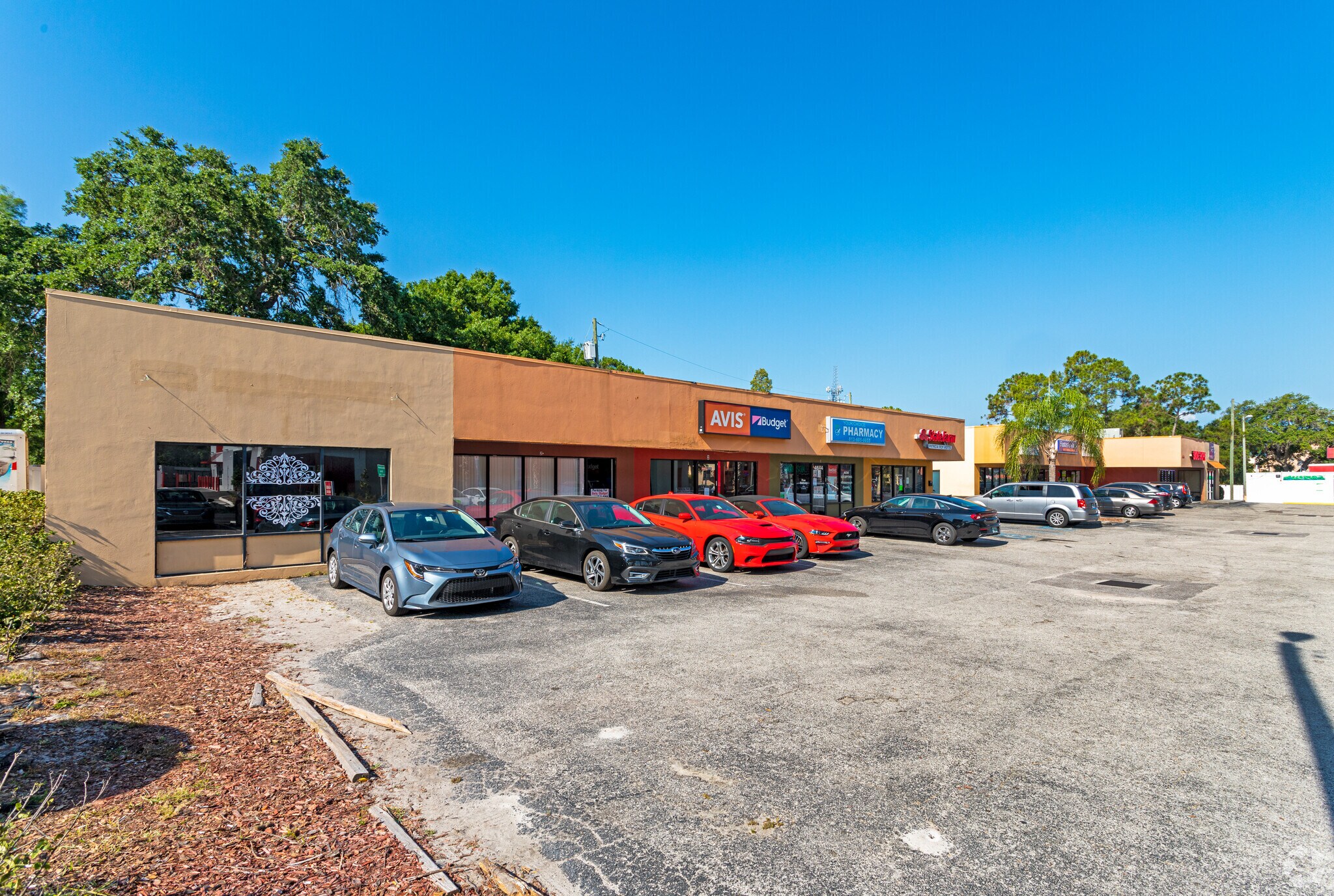 4644 W Gandy Blvd, Tampa, FL 33611 Gandy Plaza