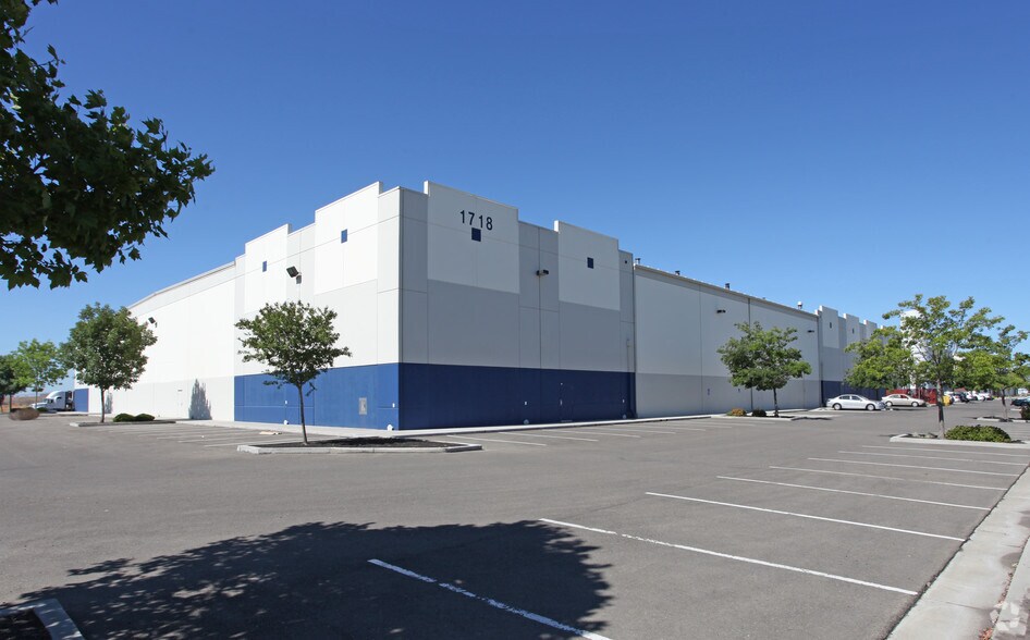 1718 Boeing Way, Stockton, CA 95206