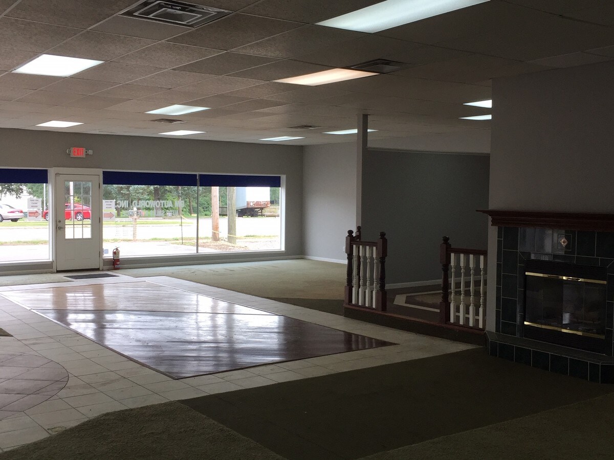 6621 Lake Ave, Elyria, OH 44035