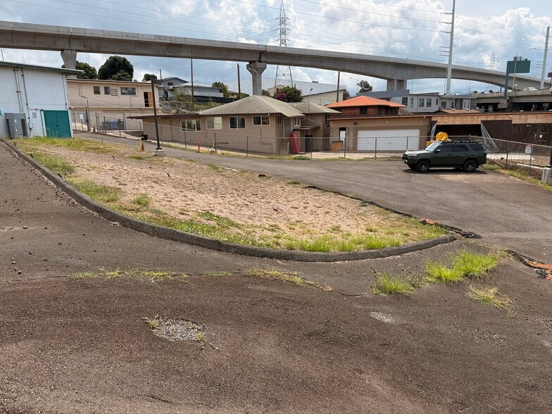 Pearl City Industrial Portfolio portfolio of 3 properties for sale on LoopNet.com - Building Photo - Image 2 of 13