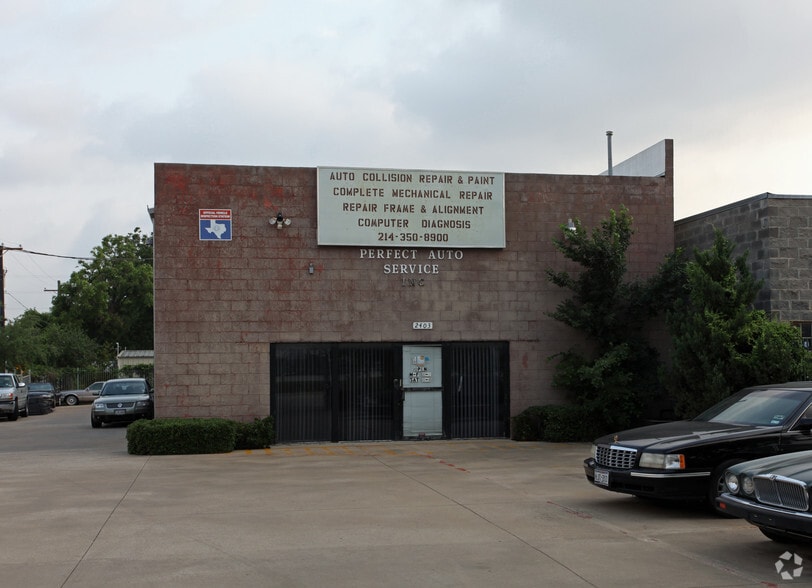 2403 Community Dr, Dallas, TX for sale - Building Photo - Image 1 of 12