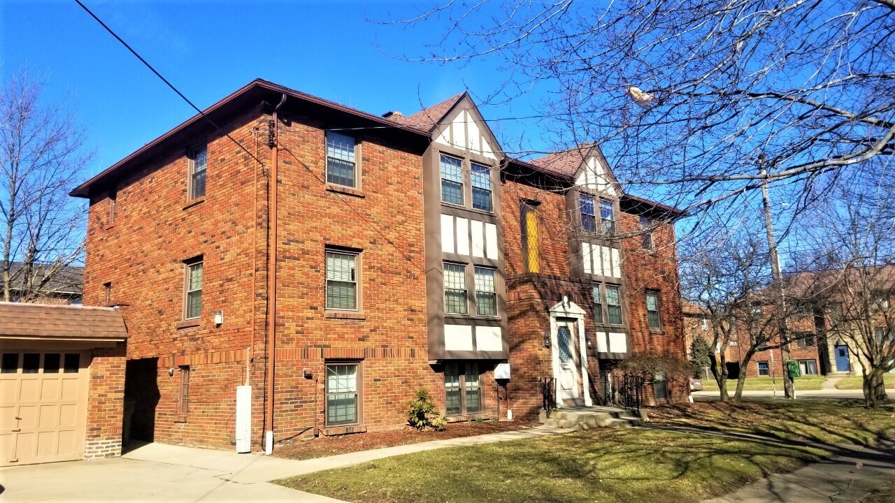 806 Hardesty Blvd, Akron, OH 44320