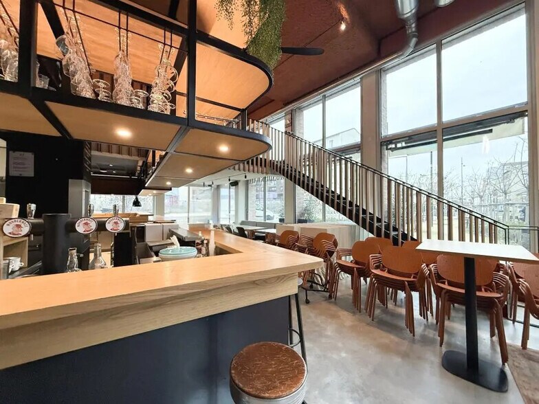 Retail in Ivry-sur-Seine for lease - Building Photo - Image 2 of 6