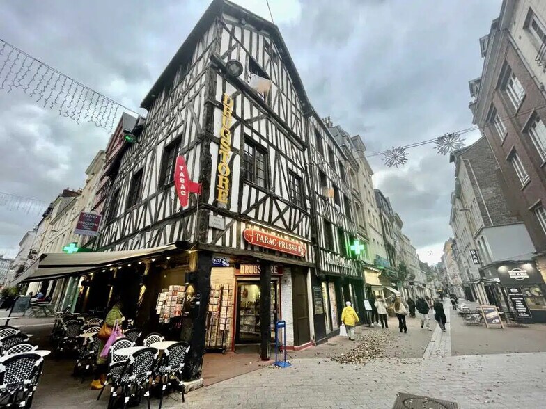 Office in Rouen for lease - Building Photo - Image 2 of 5