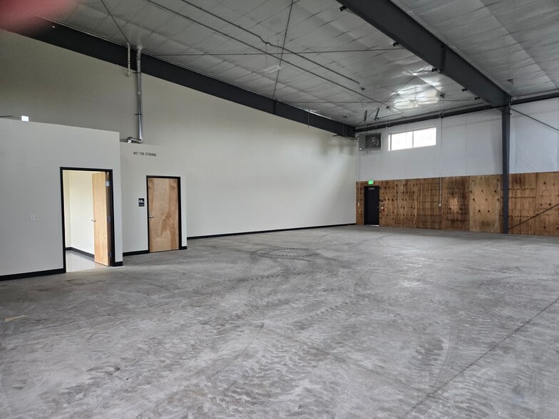 20705 Brinson Blvd, Bend, OR for lease - Building Photo - Image 3 of 7