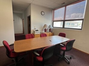 13 Burdent Dr, Crystal Lake, IL for lease Interior Photo- Image 2 of 11