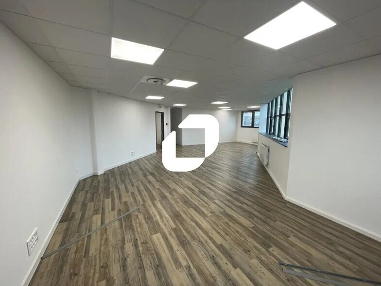 Office in Reims for lease - Building Photo - Image 3 of 13