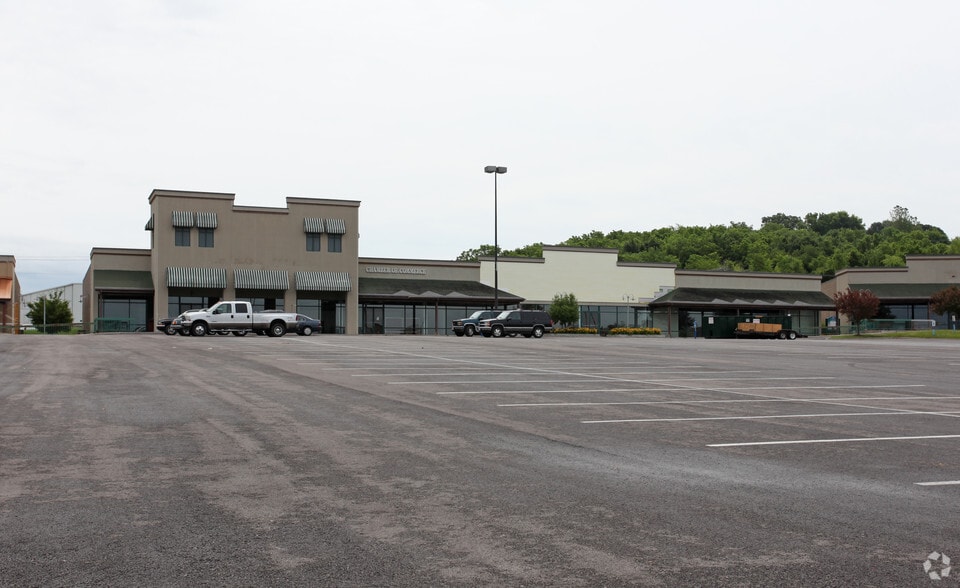 14021498 W Old Highway 40, Odessa, MO 64076 Shops at Odessa/Prior Odessa Outlet Center