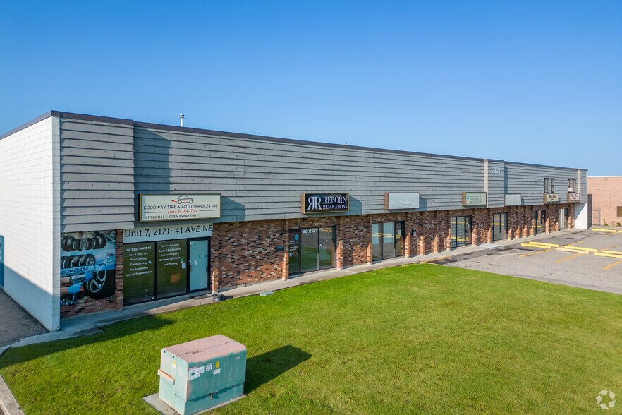 2121 41st Ave NE, Calgary, AB for sale - Primary Photo - Image 1 of 1