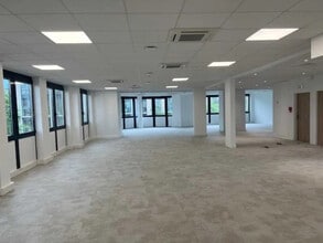 58-60 Avenue Du Général Leclerc, Bourg-la-Reine for lease Building Photo- Image 1 of 9