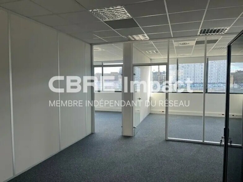 Office in Reims for lease - Interior Photo - Image 2 of 17