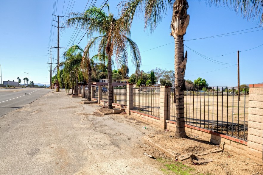 La Cadena Dr, Colton, CA 92324