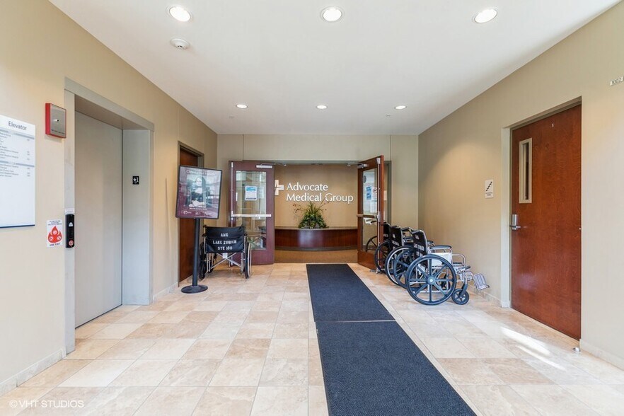 350 Surryse Rd, Lake Zurich, IL for lease - Interior Photo - Image 3 of 11